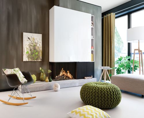 Ein Schrank mit einem Designerkamin der verbaut ist