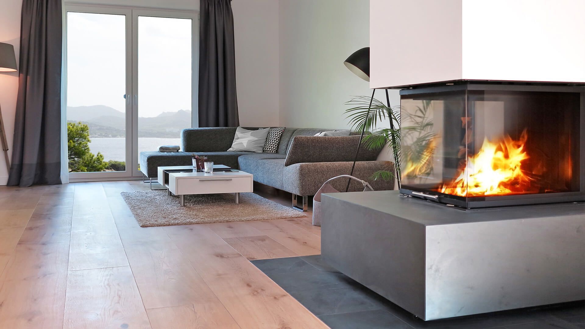 Wohnzimmer mit Kamin